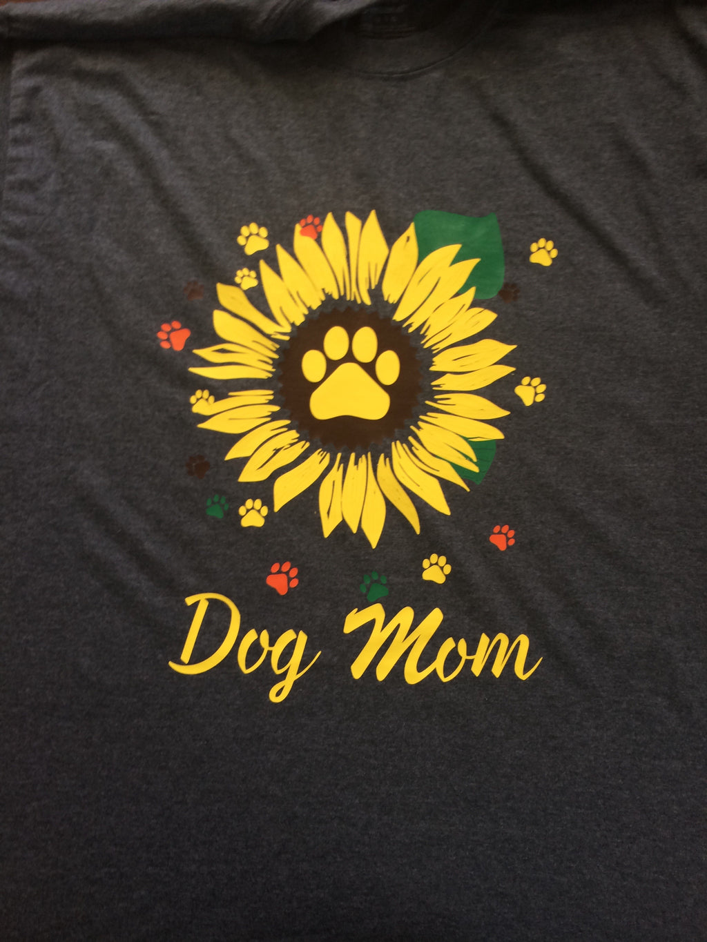 Dog mom Gildan T-shirt 50/50 blend